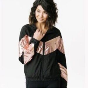Zyia Active Women's zip up windbreaker jacket size medium